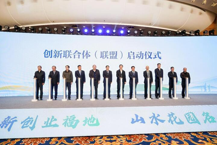 政校企協(xié)同犁新路，長三角智能農(nóng)機(jī)裝備科技創(chuàng)新聯(lián)合體（聯(lián)盟）在鎮(zhèn)江成立